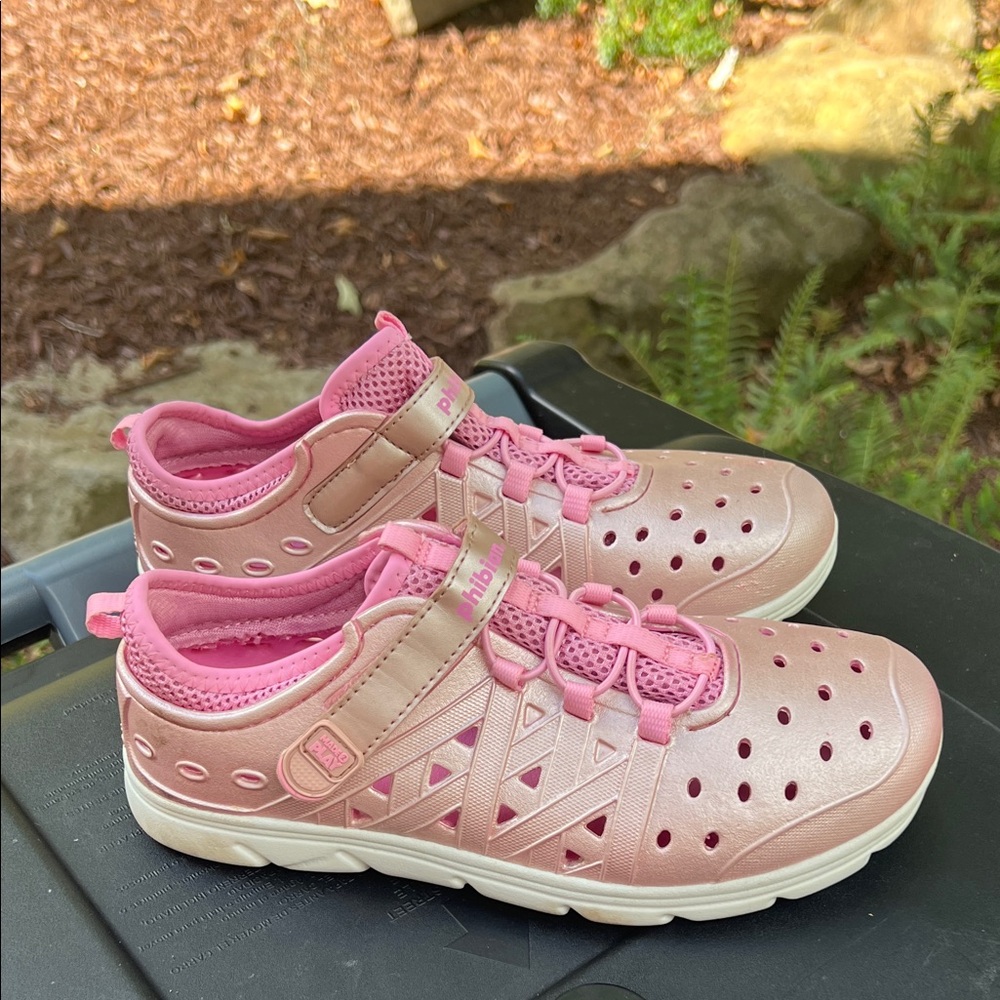 Stride rite Phibian shoes